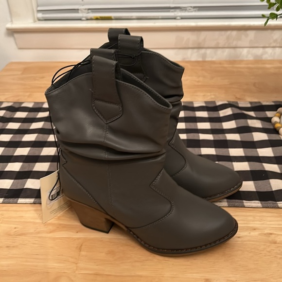 NWT Women’s Booties - Picture 3 of 6